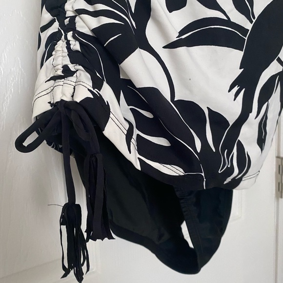 Island Escape swimsuit 10 - Picture 5 of 6